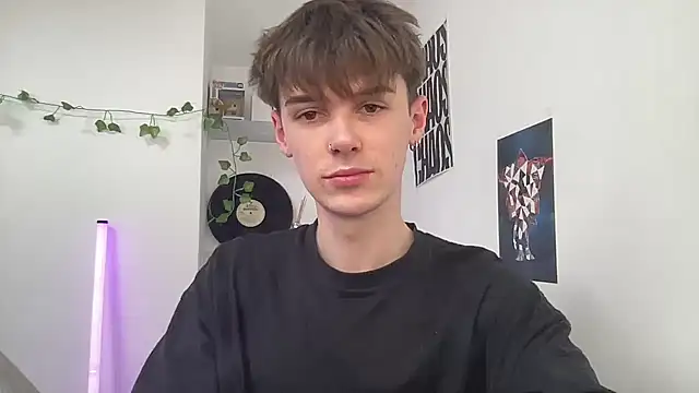 Snapshot of YourMilkyGuy chatting on April 22, 2026, 2:02 pm YourMilkyGuy online show from April 22, 2026, 2:02 pm