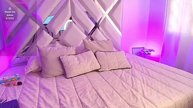 Ariana Castillo   online show from February 10, 2026, 1:43 pm