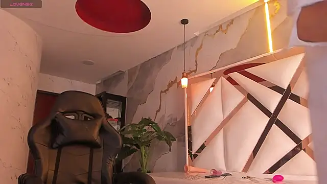 lili mint tf online show from February 13, 2026, 3:28 am