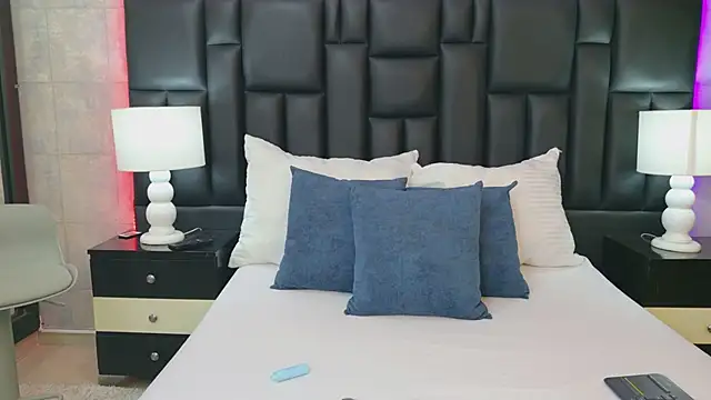 LaurenHazell online show from February 28, 2026, 3:28 am