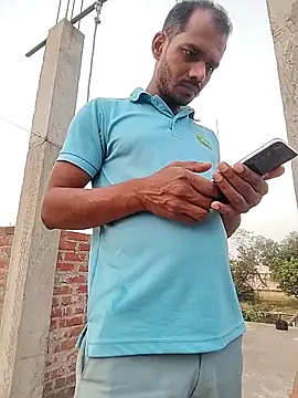 Snapshot of Daddyishere_19 chatting on March 27, 2026, 12:06 pm Daddyishere 19 online show from March 27, 2026, 12:06 pm