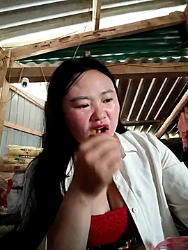 Snapshot of lisn-cute chatting on April 3, 2026, 12:28 am lisn-cute online show from April 3, 2026, 12:28 am