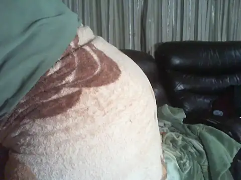 Snapshot of Caramel-Diva chatting on April 16, 2026, 5:36 pm Caramel-Diva online show from April 16, 2026, 5:36 pm