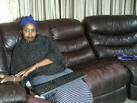 Snapshot of Caramel-Diva chatting on March 15, 2026, 6:59 pm Caramel-Diva online show from March 15, 2026, 6:59 pm