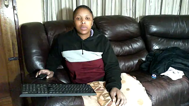 Snapshot of Caramel-Diva chatting on April 14, 2026, 5:51 pm Caramel-Diva online show from April 14, 2026, 5:51 pm