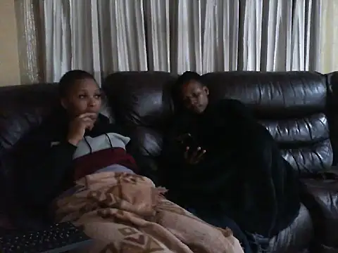 Snapshot of Caramel-Diva chatting on April 8, 2026, 8:10 pm Caramel-Diva online show from April 8, 2026, 8:10 pm