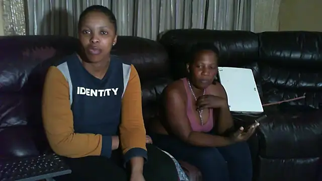 Snapshot of Caramel-Diva chatting on April 5, 2026, 6:47 pm Caramel-Diva online show from April 5, 2026, 6:47 pm