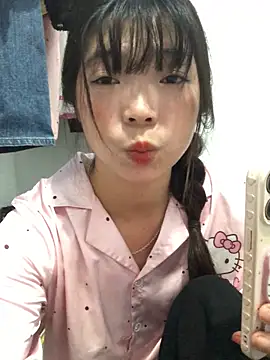 Snapshot of cuty_lusy chatting on June 20, 2026, 12:59 am cuty lusy online show from June 20, 2026, 12:59 am