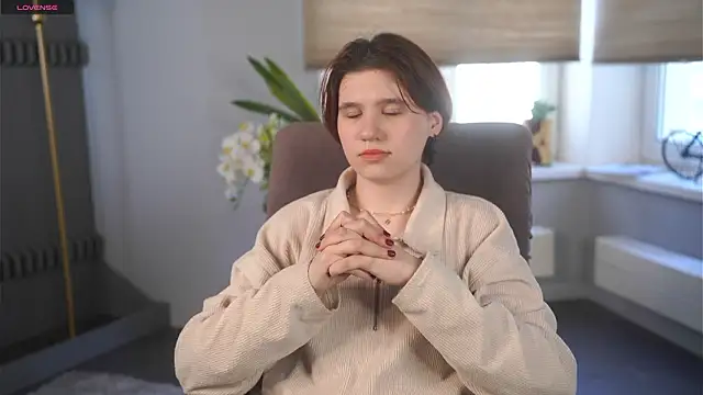 BelleHayton online show from February 12, 2026, 11:21 am