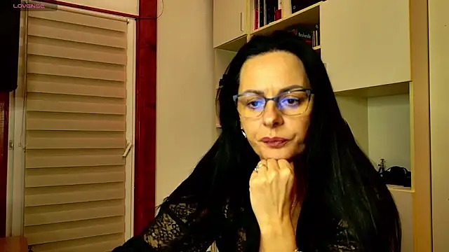 Snapshot of MiriamDelyn chatting on February 28, 2026, 6:18 pm MiriamDelyn online show from February 28, 2026, 6:18 pm