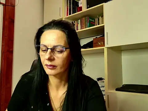 Snapshot of MiriamDelyn chatting on February 22, 2026, 8:43 pm MiriamDelyn online show from February 22, 2026, 8:43 pm