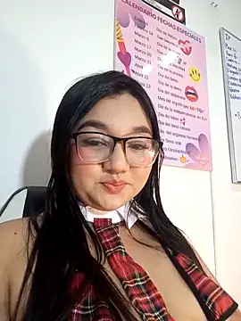 Snapshot of luna_bradley_ chatting on April 10, 2026, 1:07 pm luna bradley online show from April 10, 2026, 1:07 pm