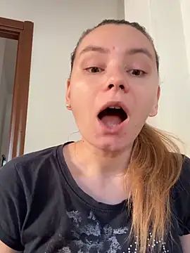 AlessiaandJay online show from April 18, 2026, 8:27 am