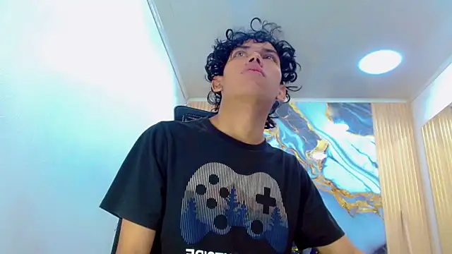 Snapshot of DaviidBuckx_ chatting on February 19, 2026, 2:19 am DaviidBuckx online show from February 19, 2026, 2:19 am