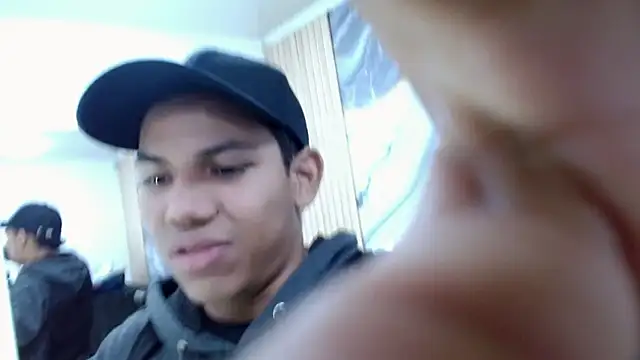 Snapshot of DaviidBuckx_ chatting on May 13, 2026, 2:18 am DaviidBuckx online show from May 13, 2026, 2:18 am