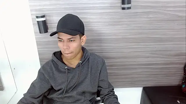 Snapshot of DaviidBuckx_ chatting on May 3, 2026, 9:40 pm DaviidBuckx online show from May 3, 2026, 9:40 pm