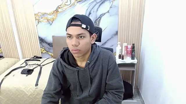 Snapshot of DaviidBuckx_ chatting on May 12, 2026, 2:52 am DaviidBuckx online show from May 12, 2026, 2:52 am