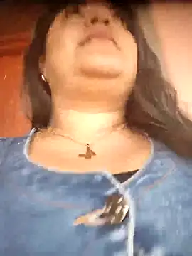 Snapshot of tania_queen chatting on February 21, 2026, 9:39 pm tania queen online show from February 21, 2026, 9:39 pm