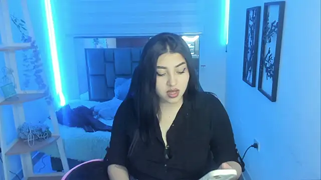 Snapshot of bloom_winxx chatting on February 10, 2026, 2:43 am bloom winxx online show from February 10, 2026, 2:43 am