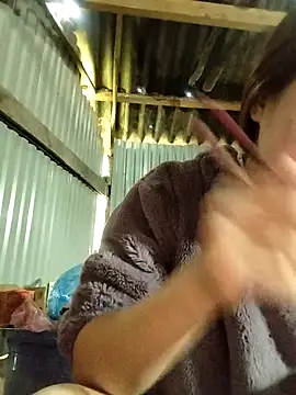 Snapshot of Yiyoongg chatting on February 25, 2026, 1:50 am Yiyoongg online show from February 25, 2026, 1:50 am