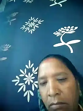 Snapshot of Loomaraj chatting on June 11, 2026, 12:32 am Loomaraj online show from June 11, 2026, 12:32 am