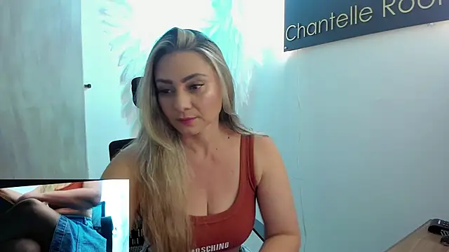 Snapshot of annie_vega17_ chatting on February 18, 2026, 9:00 pm annie vega17 online show from February 18, 2026, 9:00 pm