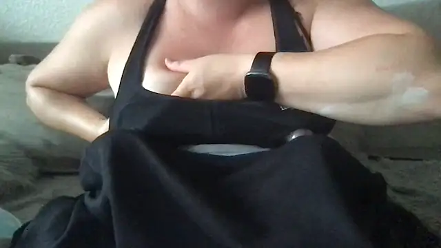 Snapshot of FlirtyFrayaXX chatting on July 1, 2026, 6:52 pm FlirtyFrayaXX online show from July 1, 2026, 6:52 pm