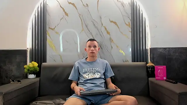 Snapshot of Isaak_26 chatting on April 4, 2026, 7:09 pm Isaak 26 online show from April 4, 2026, 7:09 pm