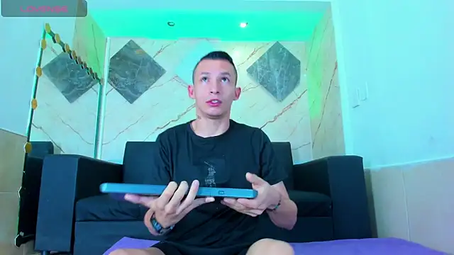 Snapshot of Isaak_26 chatting on April 6, 2026, 11:11 am Isaak 26 online show from April 6, 2026, 11:11 am