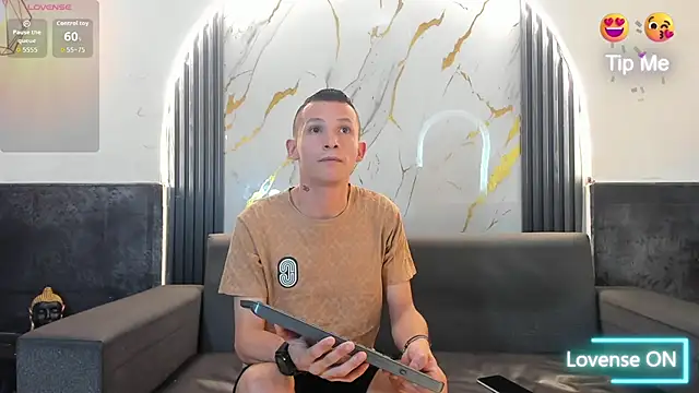 Snapshot of Isaak_26 chatting on April 8, 2026, 1:18 am Isaak 26 online show from April 8, 2026, 1:18 am