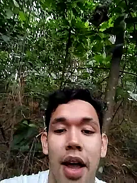 Snapshot of Isaak_26 chatting on April 8, 2026, 1:23 pm Isaak 26 online show from April 8, 2026, 1:23 pm