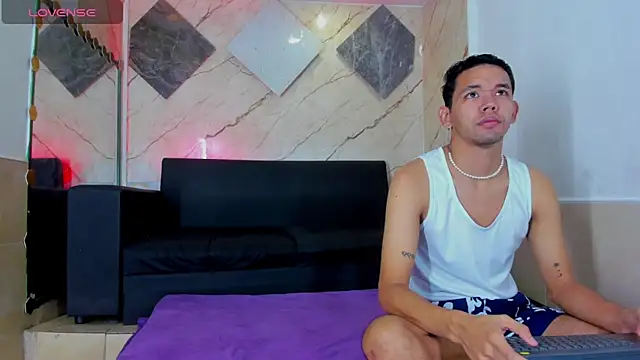 Snapshot of Isaak_26 chatting on April 10, 2026, 11:50 am Isaak 26 online show from April 10, 2026, 11:50 am