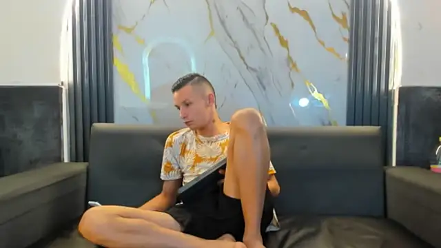 Snapshot of Isaak_26 chatting on March 18, 2026, 11:46 am Isaak 26 online show from March 18, 2026, 11:46 am