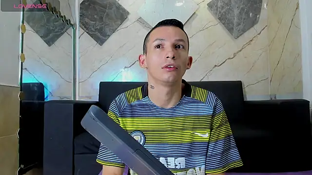 Snapshot of Isaak_26 chatting on April 15, 2026, 11:05 am Isaak 26 online show from April 15, 2026, 11:05 am