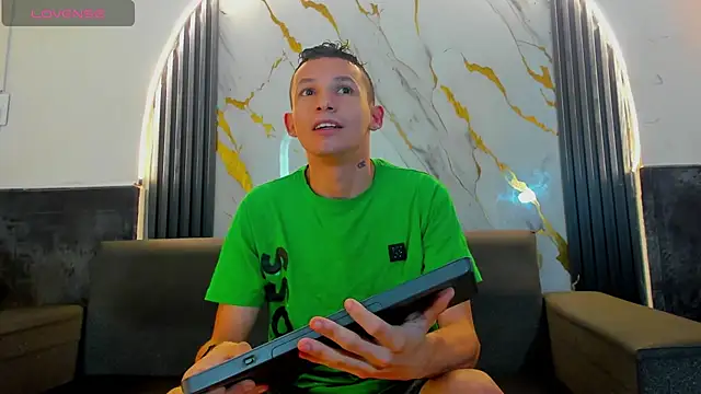 Snapshot of Isaak_26 chatting on March 4, 2026, 12:02 pm Isaak 26 online show from March 4, 2026, 12:02 pm