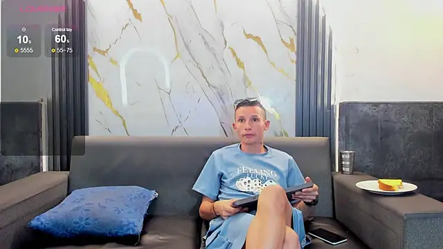 Snapshot of Isaak_26 chatting on March 26, 2026, 2:43 am Isaak 26 online show from March 26, 2026, 2:43 am