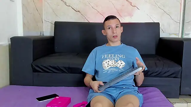 Snapshot of Isaak_26 chatting on March 27, 2026, 11:55 am Isaak 26 online show from March 27, 2026, 11:55 am