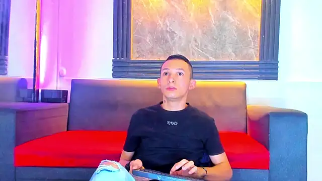 Snapshot of Isaak_26 chatting on April 11, 2026, 11:47 am Isaak 26 online show from April 11, 2026, 11:47 am