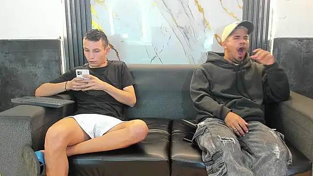 Snapshot of Isaak_26 chatting on March 8, 2026, 10:18 am Isaak 26 online show from March 8, 2026, 10:18 am