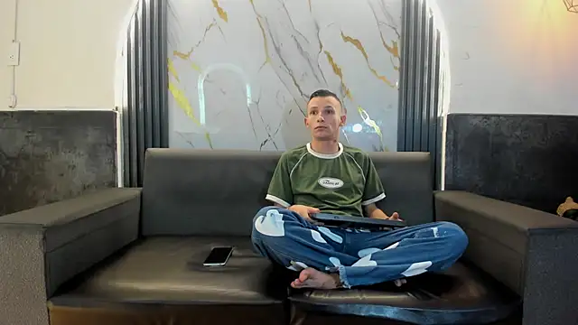 Snapshot of Isaak_26 chatting on March 17, 2026, 5:27 pm Isaak 26 online show from March 17, 2026, 5:27 pm