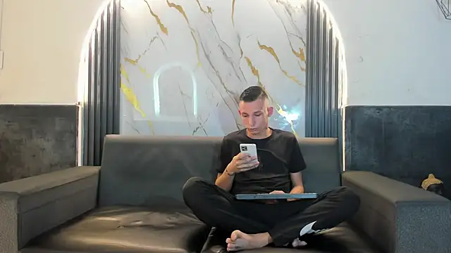 Snapshot of Isaak_26 chatting on March 14, 2026, 11:38 am Isaak 26 online show from March 14, 2026, 11:38 am