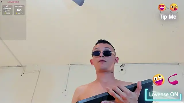 Snapshot of Isaak_26 chatting on March 30, 2026, 11:06 pm Isaak 26 online show from March 30, 2026, 11:06 pm