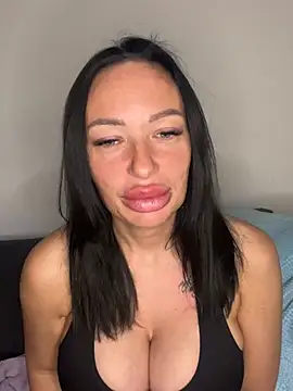 Snapshot of SaraHotDiamond_xoxo chatting on March 22, 2026, 7:59 pm SaraHotDiamond xoxo online show from March 22, 2026, 7:59 pm