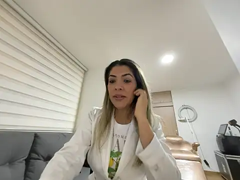 Encantadora Eva online show from February 17, 2026, 1:47 am