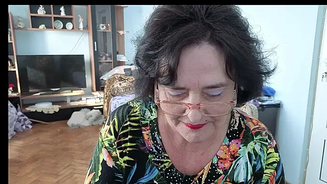 Snapshot of xMaryxAnne chatting on March 5, 2026, 6:54 am xMaryxAnne online show from March 5, 2026, 6:54 am