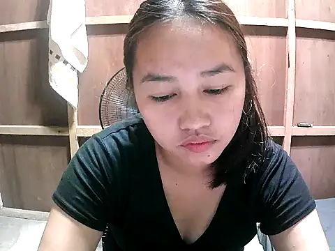 Cloudette 17 online show from February 18, 2026, 4:43 am