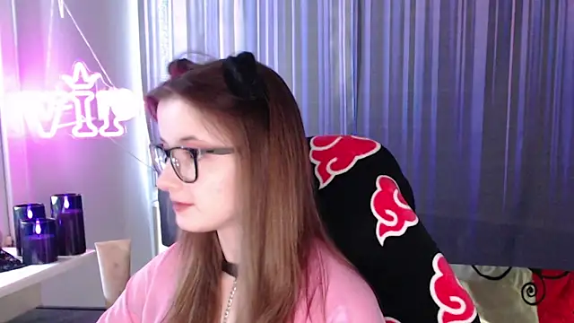 Snapshot of LunaXcherry chatting on June 22, 2026, 4:37 pm LunaXcherry online show from June 22, 2026, 4:37 pm