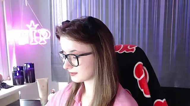 Snapshot of LunaXcherry chatting on June 21, 2026, 11:16 am LunaXcherry online show from June 21, 2026, 11:16 am