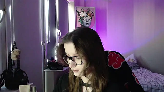 LunaXcherry online show from April 20, 2026, 4:41 pm