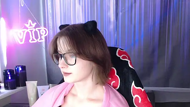 Snapshot of LunaXcherry chatting on July 23, 2026, 4:58 pm LunaXcherry online show from July 23, 2026, 4:58 pm